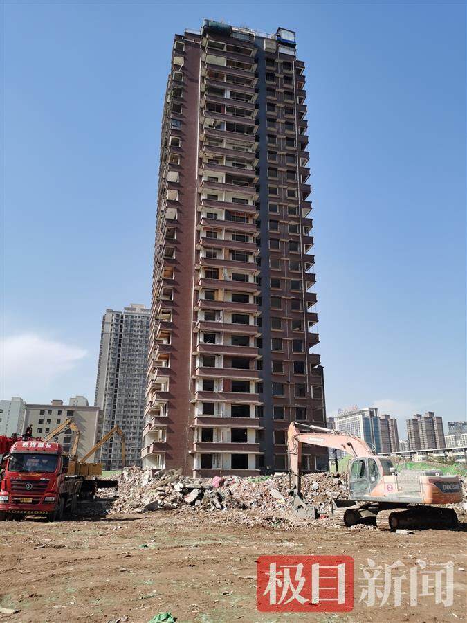 西安23层“最牛民房”开拆,当地开展城市更新,11年前的违建走到“生命”尽头待拆的民房(极目新闻记者 詹钘 摄)