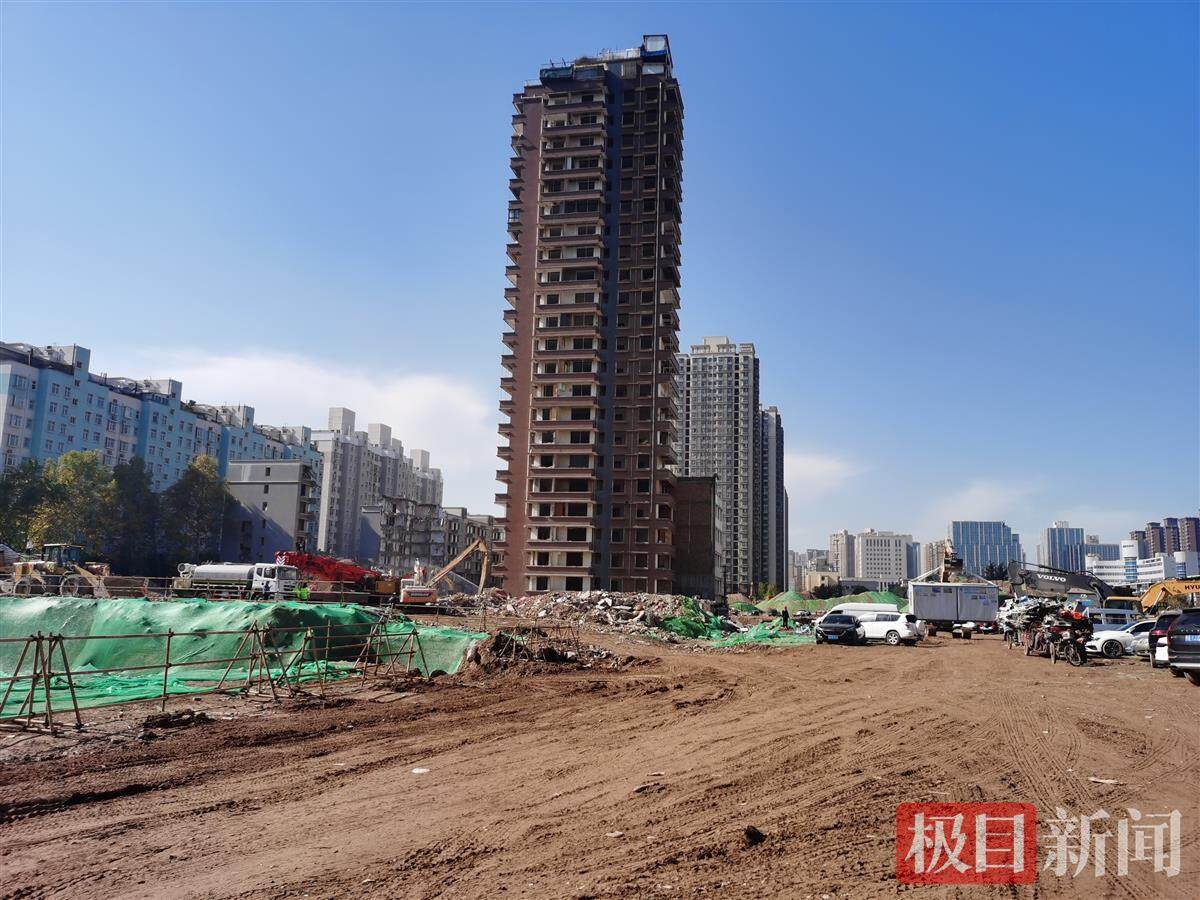 西安23层“最牛民房”开拆,当地开展城市更新,11年前的违建走到“生命”尽头待拆的民房(极目新闻记者 詹钘 摄)