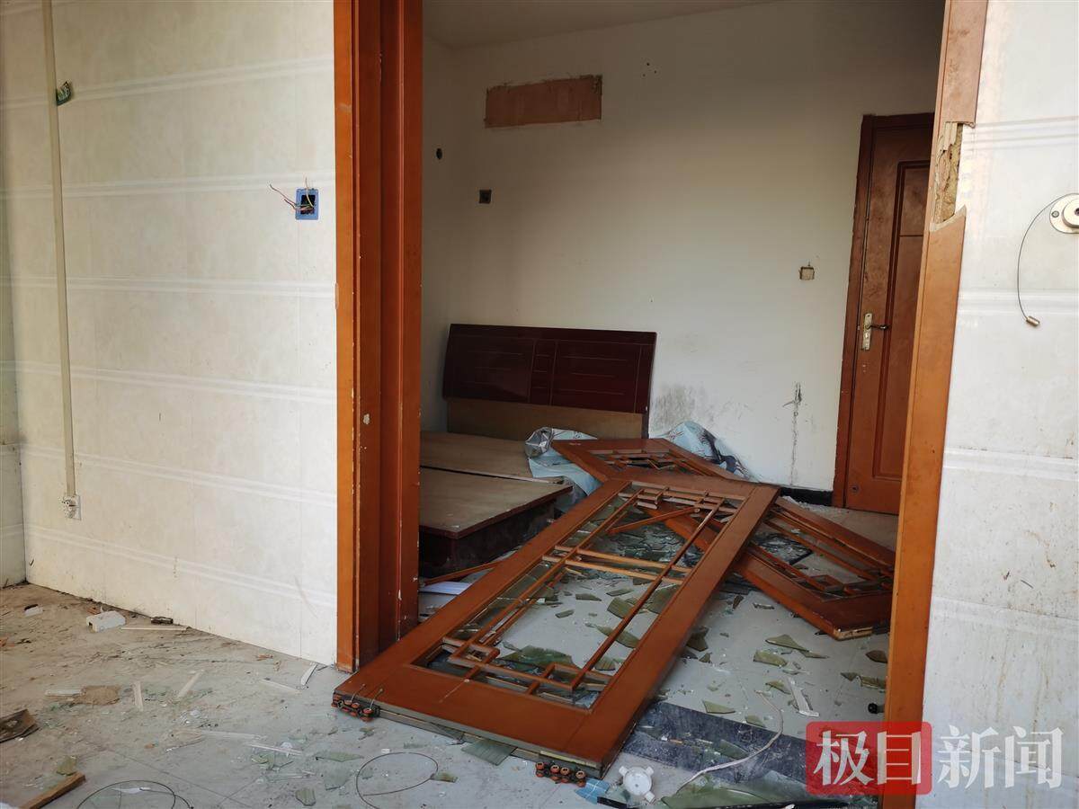 西安23层“最牛民房”开拆,当地开展城市更新,11年前的违建走到“生命”尽头人去楼空(极目新闻记者 詹钘 摄)
