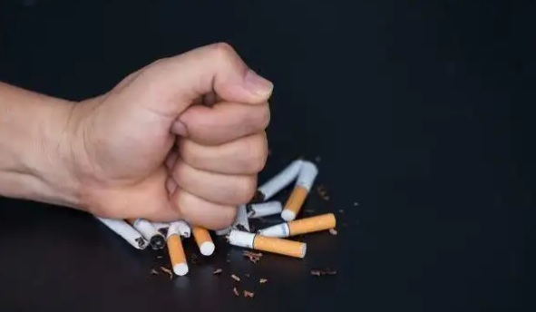 知名公司招聘要求:吸烟者戒烟才能入职!员工称因老板不吸烟,公司回应…