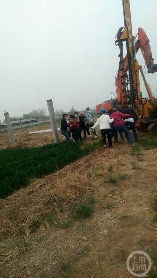 百亩麦地因建光伏电站被强行铲平 村民:麦子已抽穗