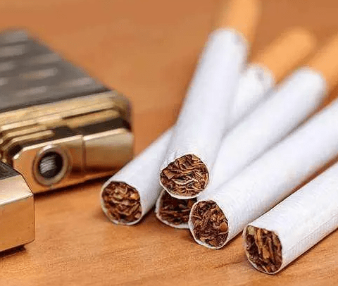 邮寄两条以上香烟违法 3名快递员“黑吃黑”，专偷超量香烟