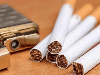 邮寄两条以上香烟违法 3名快递员“黑吃黑”，专偷超量香烟