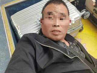 52岁男子遗留公交车厢一夜后死亡，律师：公交公司应担责