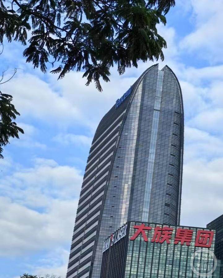 1月24日大年初三上午,小邹来到腾讯总部为解封QQ空间 重庆16岁少年春节孤身前往深圳腾讯总部